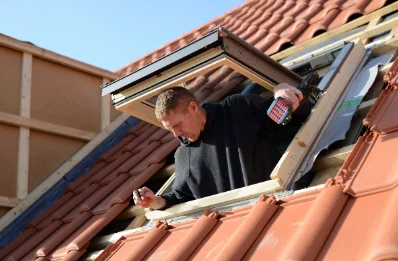 Pose de fenêtres de toit Velux à Landigou